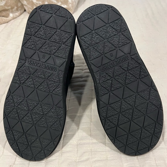 NWOT Minnetonka Classic Black Short Suede Women's Boots - Picture 3 of 5